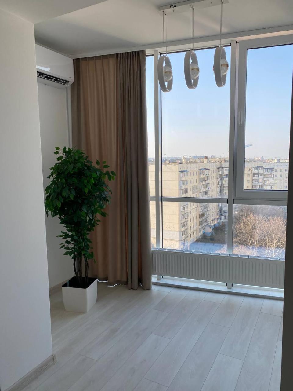 Atlant Luxury Big Family Five Apart On Golovna Поряд З Тц Депот Wi Fi 24 На 7 Tjernivtsi Exteriör bild