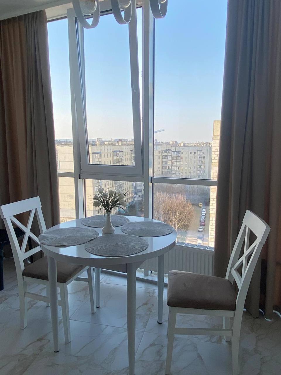Atlant Luxury Big Family Five Apart On Golovna Поряд З Тц Депот Wi Fi 24 На 7 Tjernivtsi Exteriör bild