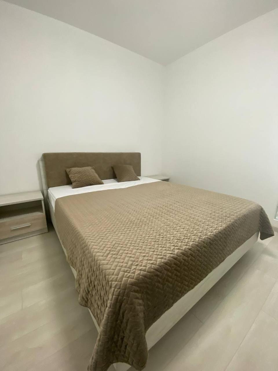 Atlant Luxury Big Family Five Apart On Golovna Поряд З Тц Депот Wi Fi 24 На 7 Tjernivtsi Exteriör bild