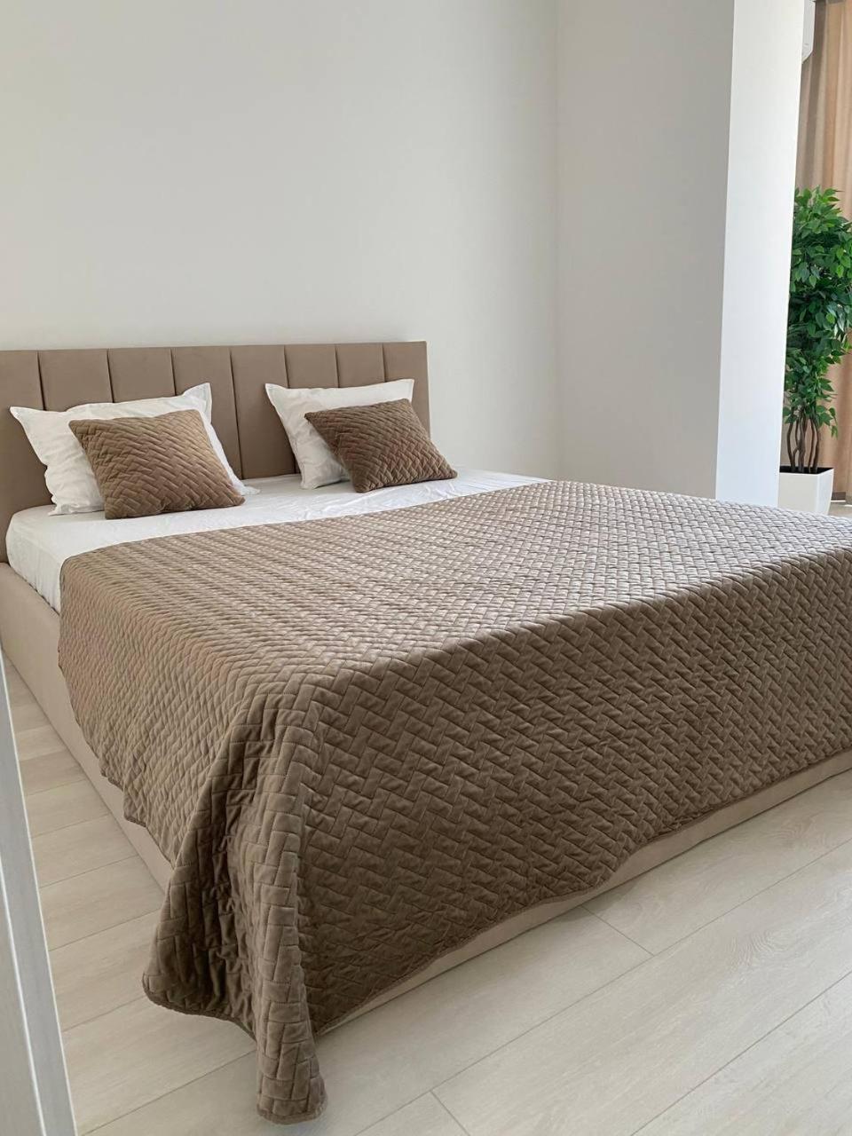 Atlant Luxury Big Family Five Apart On Golovna Поряд З Тц Депот Wi Fi 24 На 7 Tjernivtsi Exteriör bild
