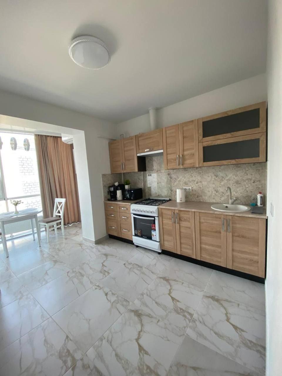 Atlant Luxury Big Family Five Apart On Golovna Поряд З Тц Депот Wi Fi 24 На 7 Tjernivtsi Exteriör bild