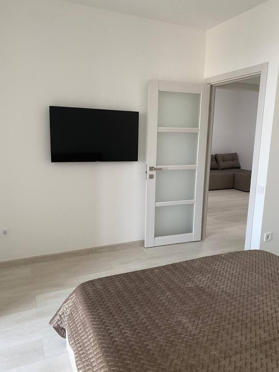 Atlant Luxury Big Family Five Apart On Golovna Поряд З Тц Депот Wi Fi 24 На 7 Tjernivtsi Exteriör bild