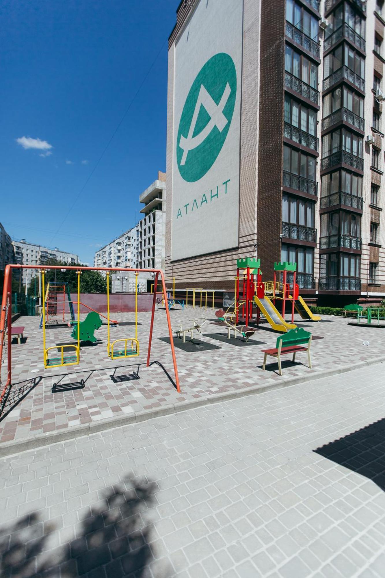 Atlant Luxury Big Family Five Apart On Golovna Поряд З Тц Депот Wi Fi 24 На 7 Tjernivtsi Exteriör bild