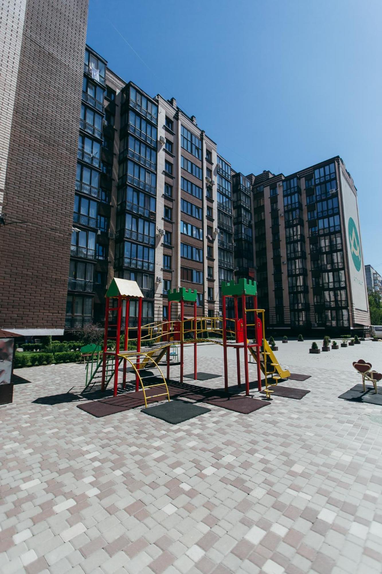 Atlant Luxury Big Family Five Apart On Golovna Поряд З Тц Депот Wi Fi 24 На 7 Tjernivtsi Exteriör bild